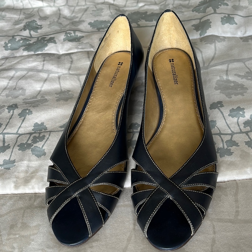 New Navy leather Naturalizer Heels, size 12
